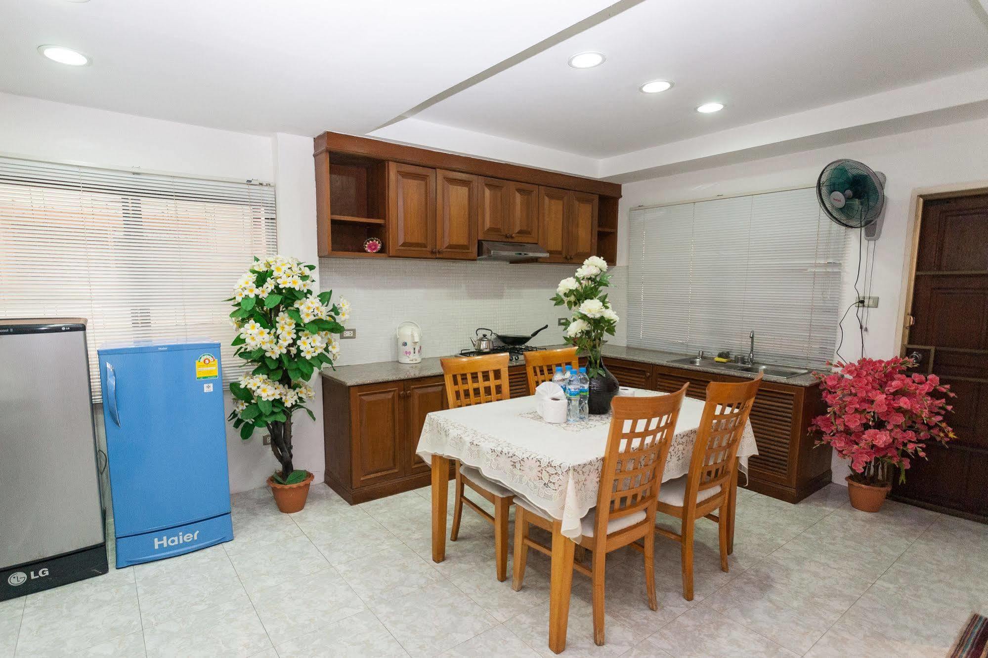 Eriksson Guesthouse Patong Exterior foto